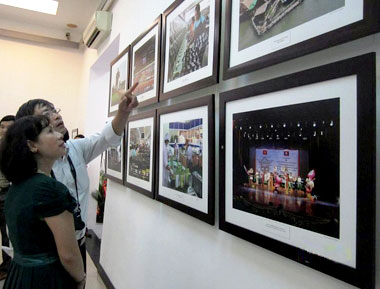 ໄຂງານວາງສະແດງ “ສາຍໃຈຫວຽດ - ລາວ”